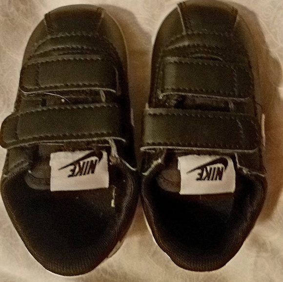 Very gently used Infant Nike sneakers - Picture 4 of 4